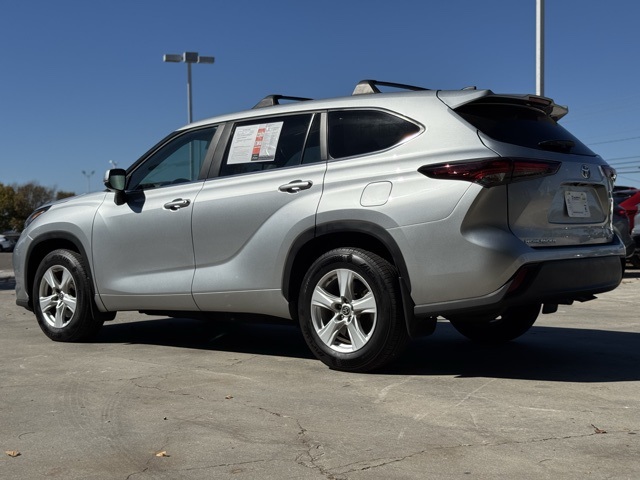 2024 Toyota Highlander LE photo 3