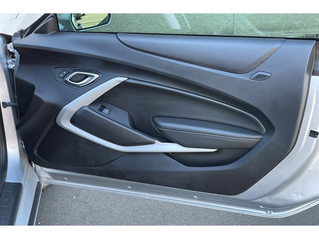 2017 Chevrolet Camaro 1LT photo 20
