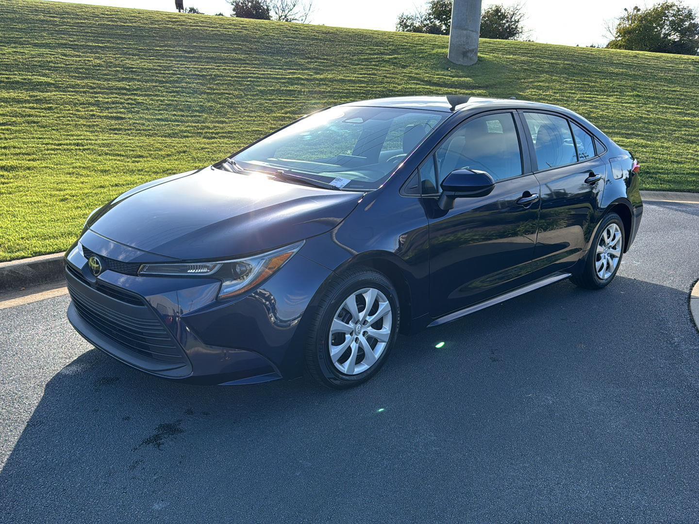 2023 Toyota Corolla LE photo 2