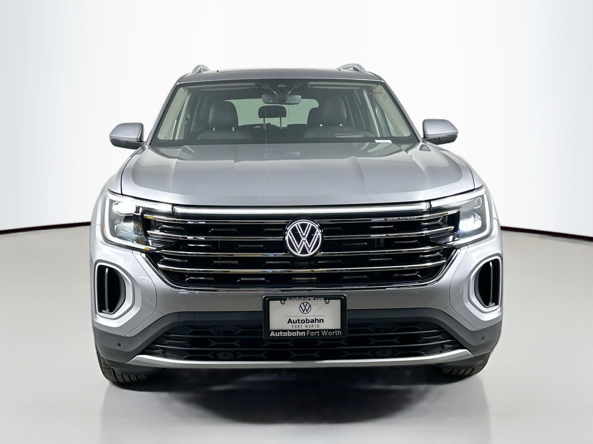 2025 Volkswagen Atlas SEL photo 2