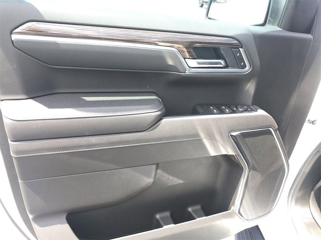 2025 Chevrolet Silverado 1500 LT photo 13