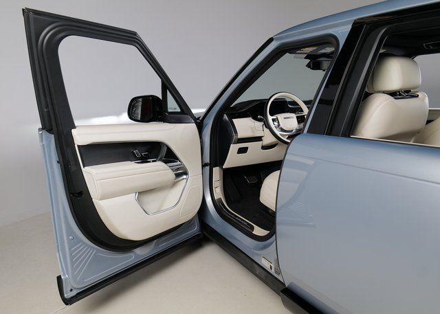 2023 Land Rover Range Rover SE photo 22