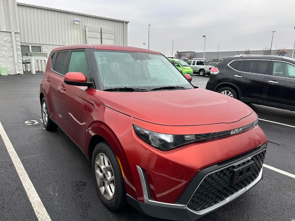 2023 Kia Soul LX's photo