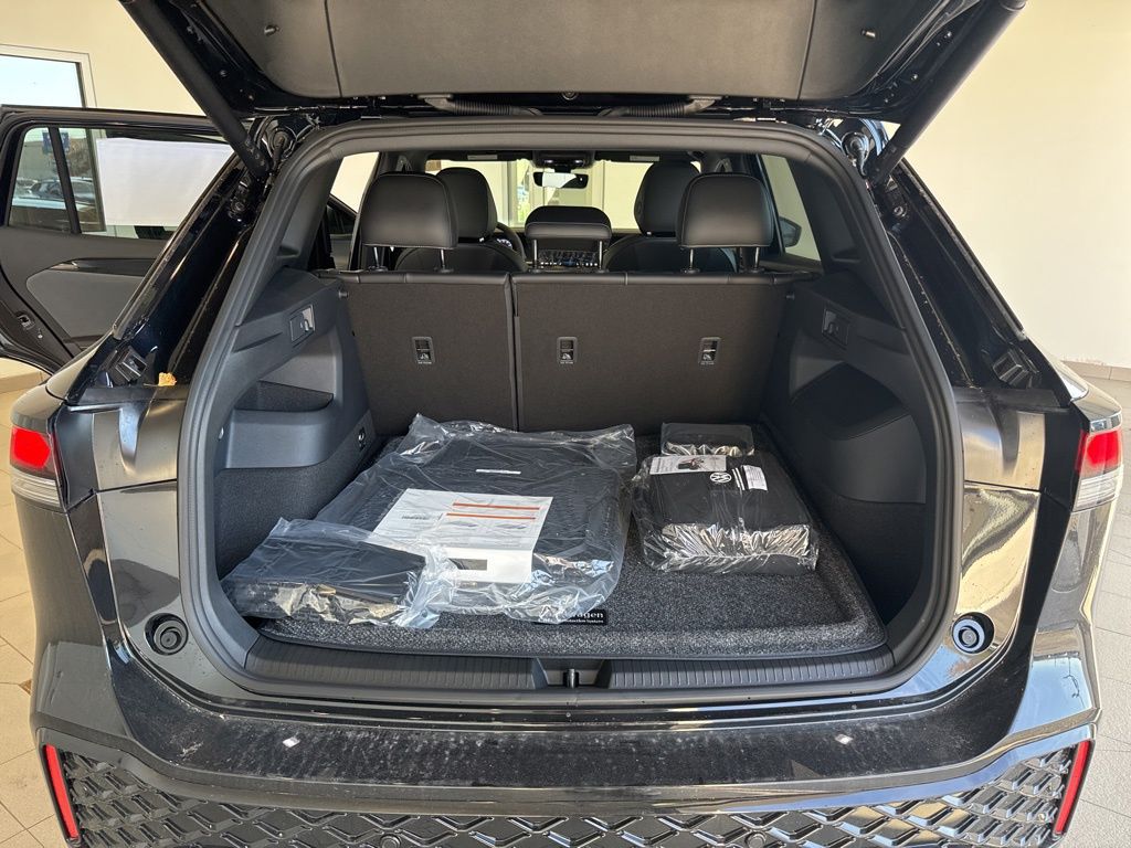 2025 Volkswagen Tiguan SE R-Line Black photo 12