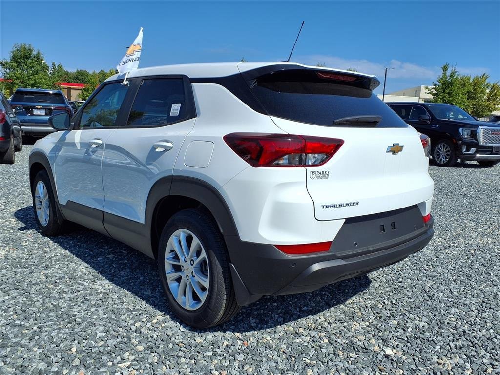 2026 Chevrolet Trailblazer LS photo 3