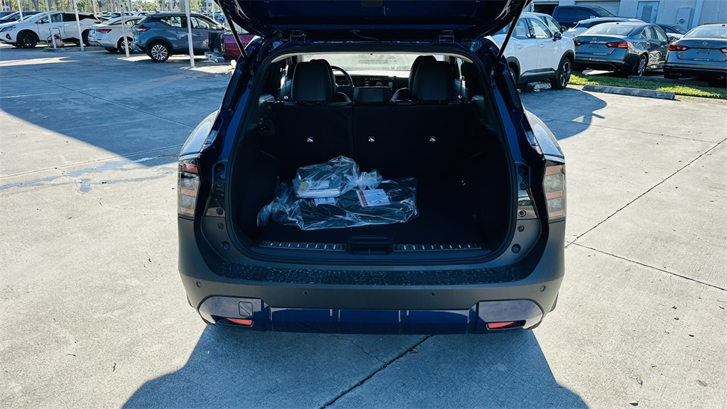 2026 Nissan Kicks SR photo 24