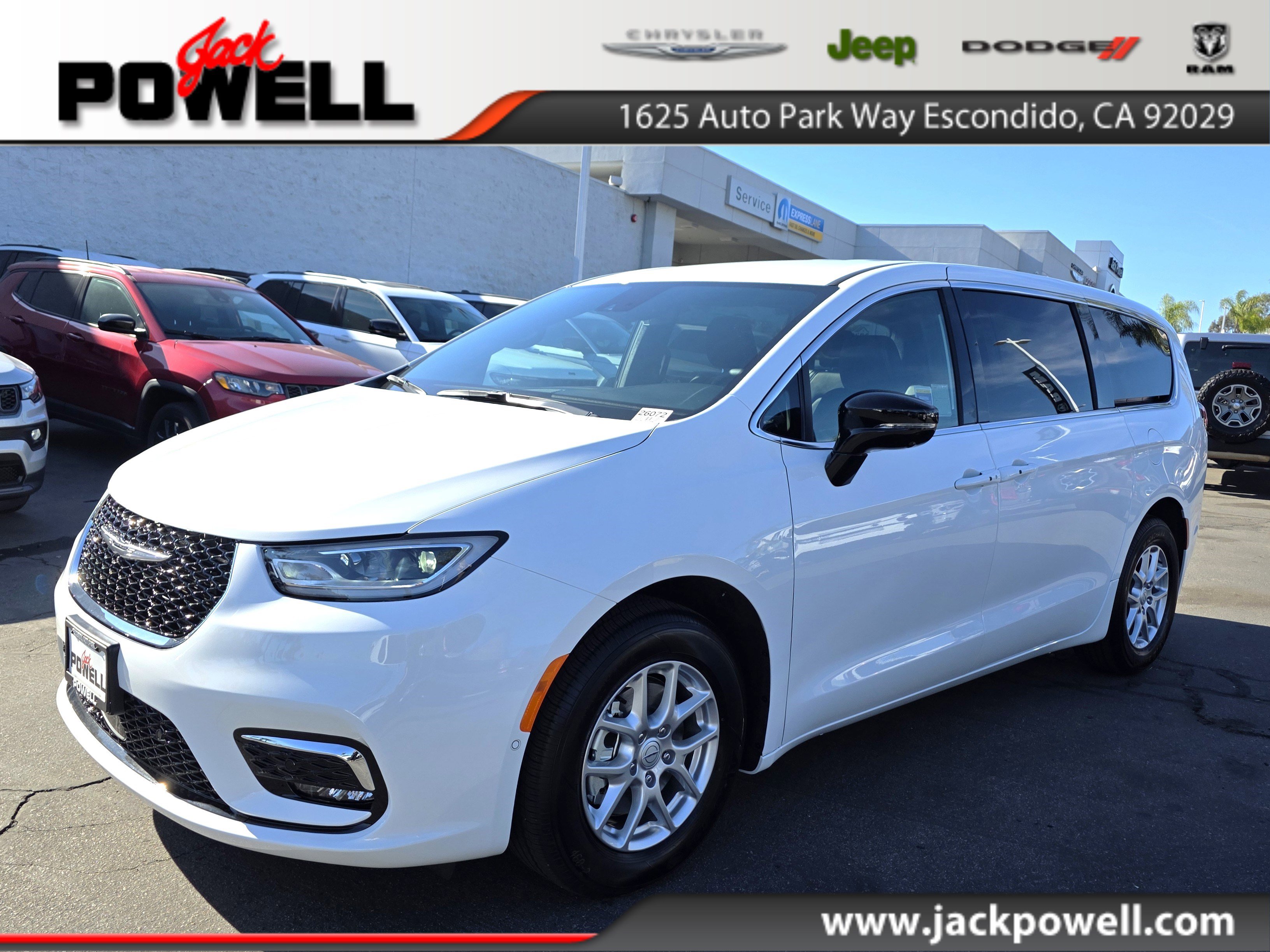 2026 Chrysler Pacifica Select's photo