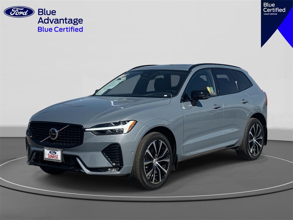 2024 Volvo XC60 Plus's photo