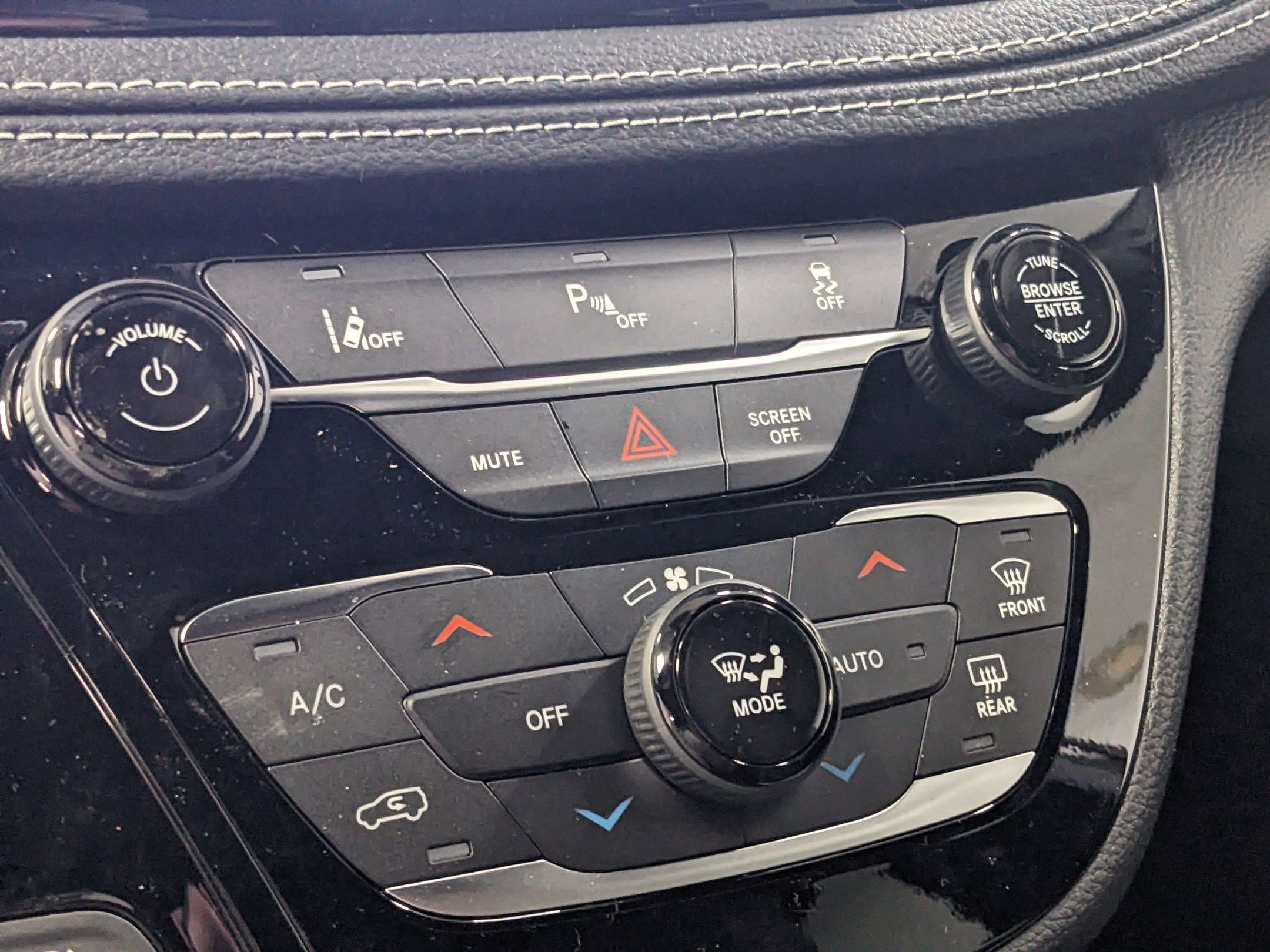2025 Chrysler Pacifica Hybrid photo 12