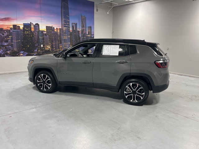 2023 Jeep Compass Limited photo 2