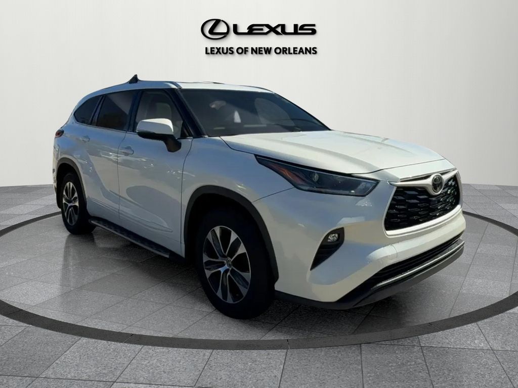 2021 Toyota Highlander XLE's photo