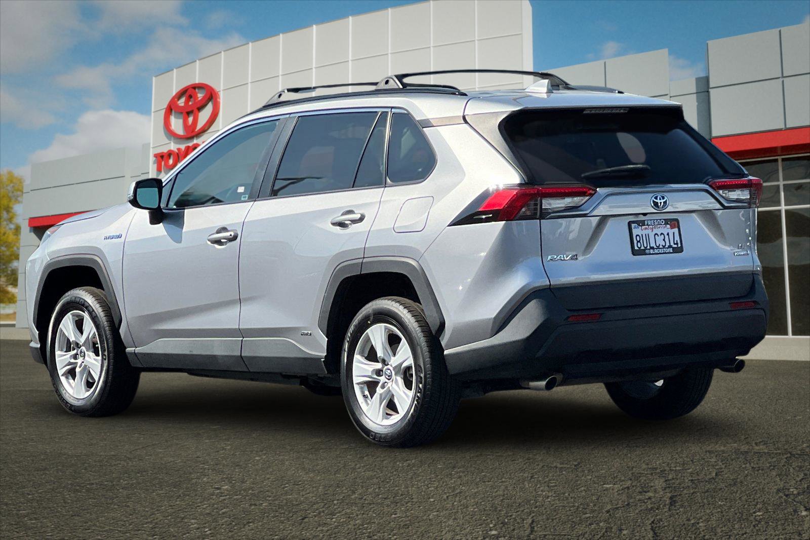 2021 Toyota RAV4 Hybrid LE photo 4