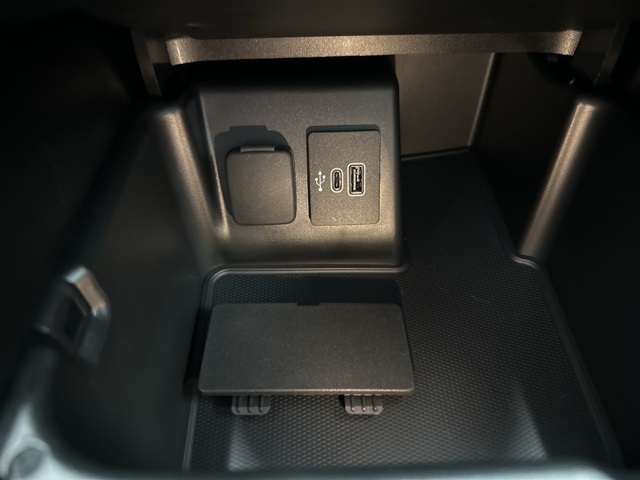 2025 Ford Explorer photo 24