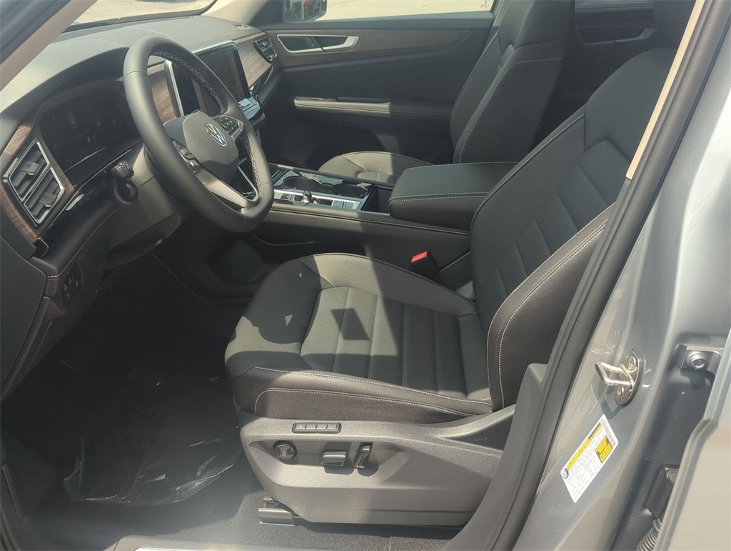 2025 Volkswagen Atlas SEL photo 18