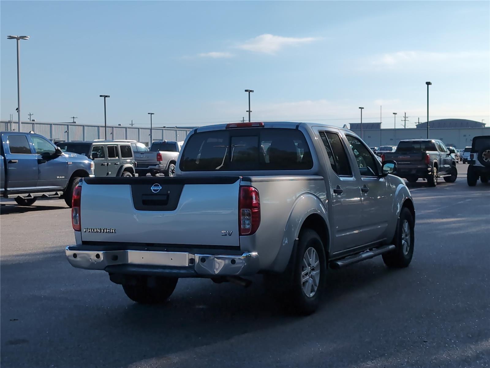 2021 Nissan Frontier Crew Cab photo 4