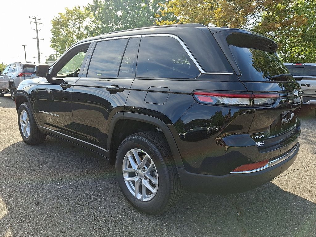 2025 Jeep Grand Cherokee Laredo X photo 3