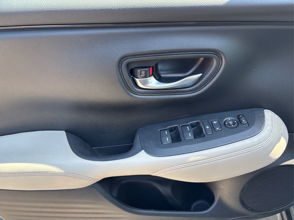2025 Honda HR-V LX photo 20