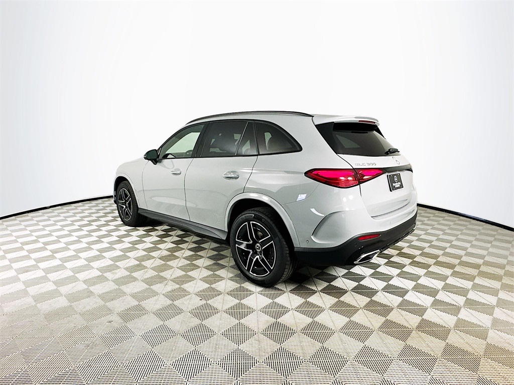 2026 Mercedes Benz GLC 300 photo 3