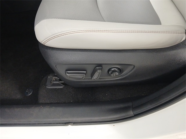 2022 Toyota RAV4 Hybrid Limited photo 16