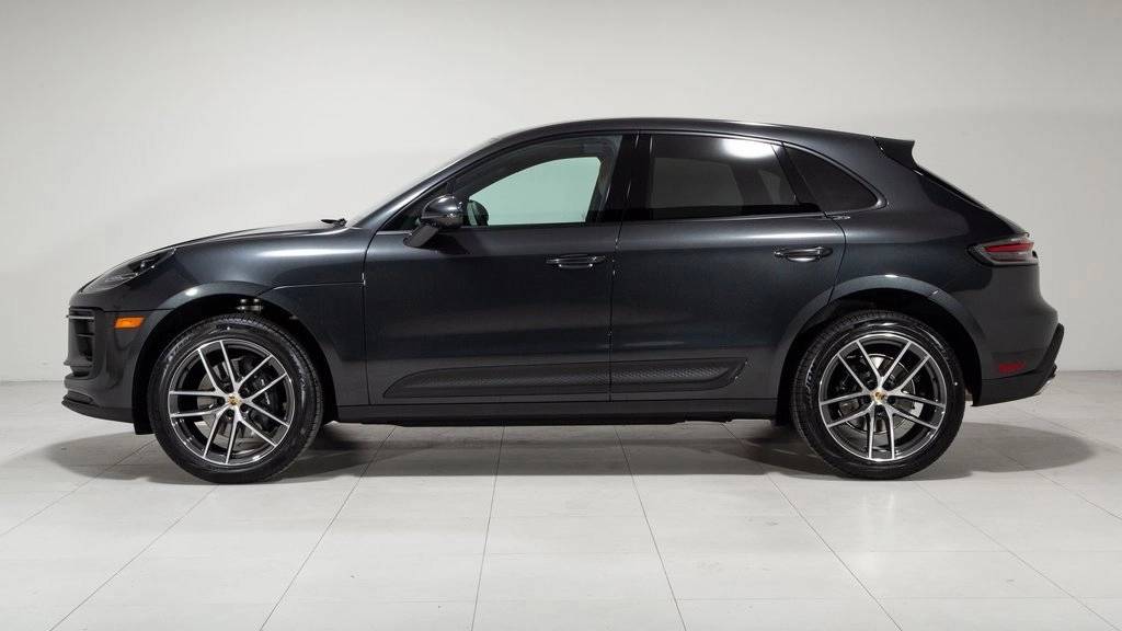 2025 Porsche Macan Base photo 2