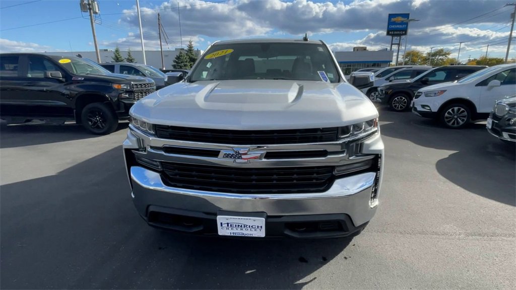 2021 Chevrolet Silverado LT photo 3