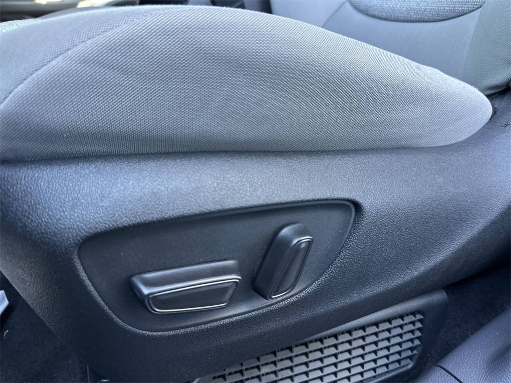 2022 Toyota Sienna LE photo 4