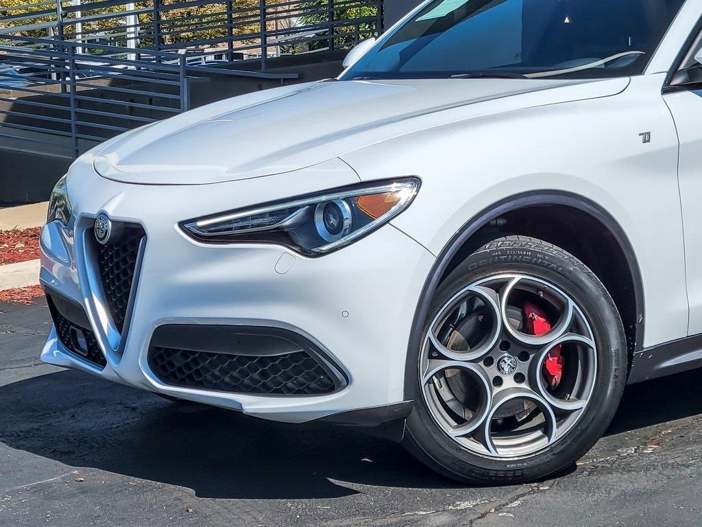 2022 Alfa Romeo Stelvio Ti photo 2