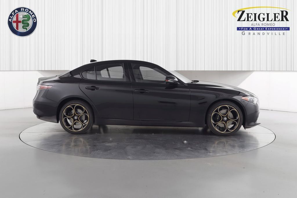 2025 Alfa Romeo Giulia SPRINT photo 2