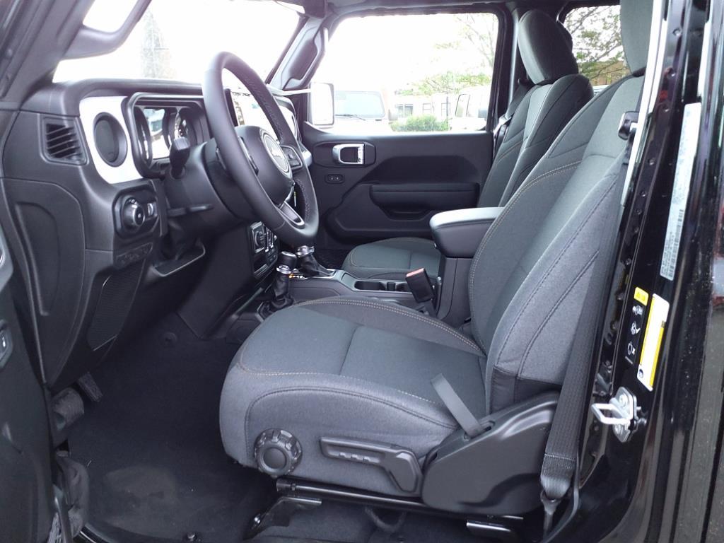 2025 Jeep Wrangler Sport S photo 4