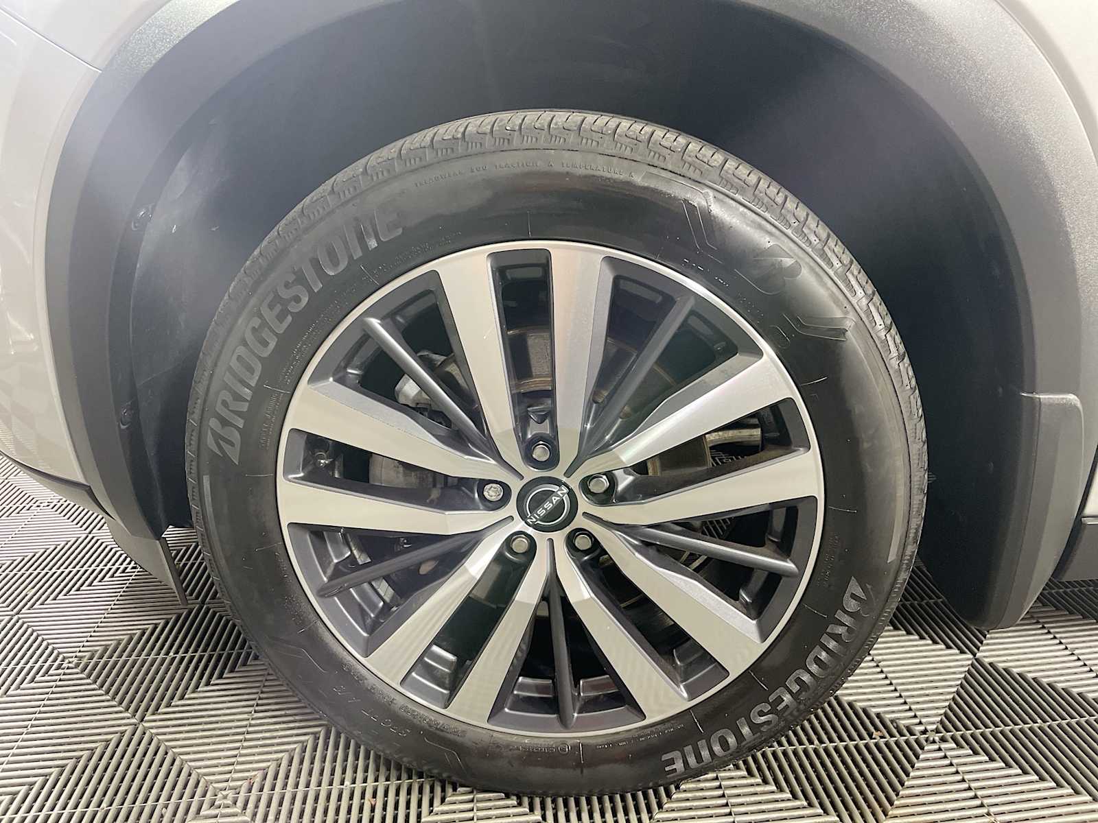 2022 Nissan Pathfinder Platinum photo 32
