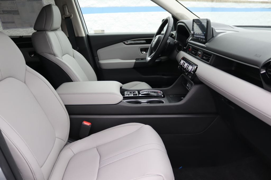 2025 Honda Pilot Touring photo 20