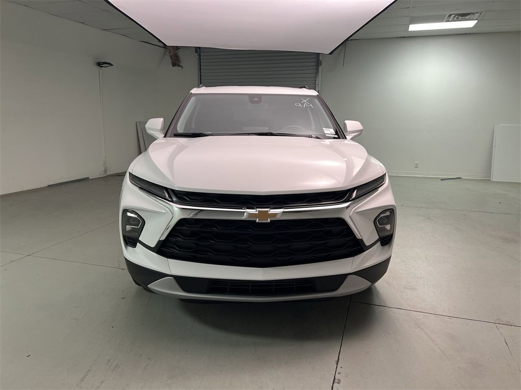 2025 Chevrolet Blazer 2LT photo 2