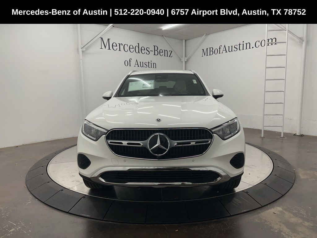 2025 Mercedes Benz GLC 300 photo 2