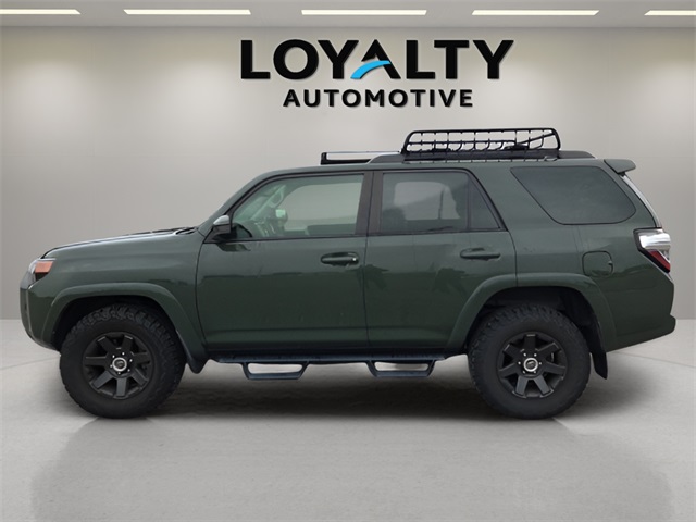 2022 Toyota 4Runner SR5 Trail photo 2