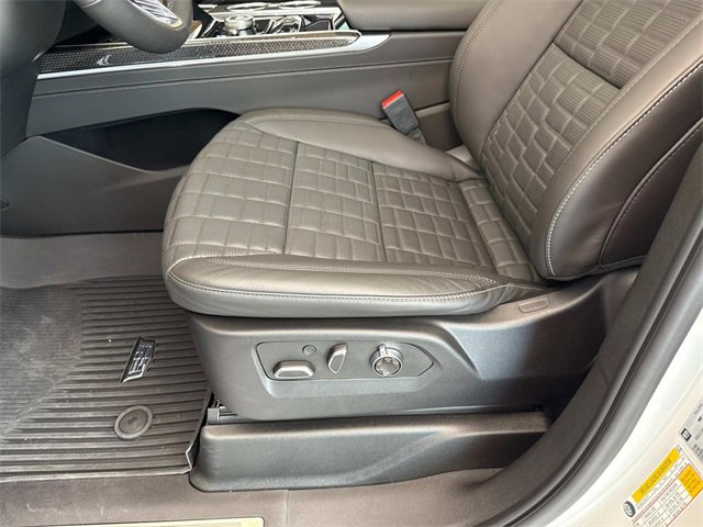 2025 Cadillac Escalade V-Series photo 11