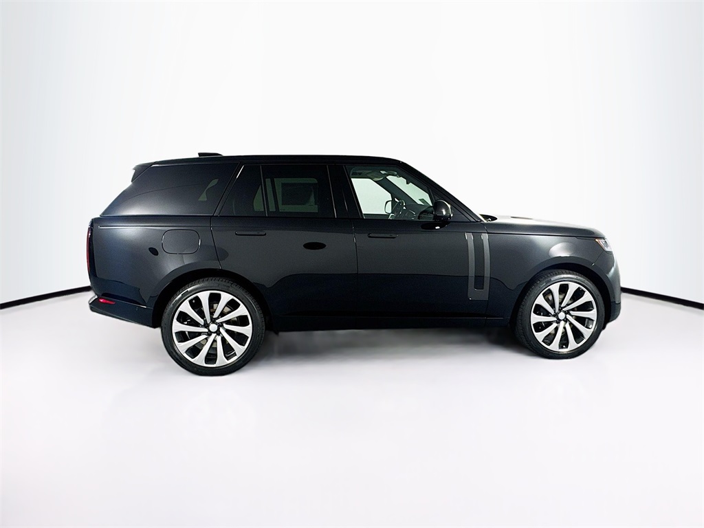 2025 Land Rover Range Rover SE photo 4