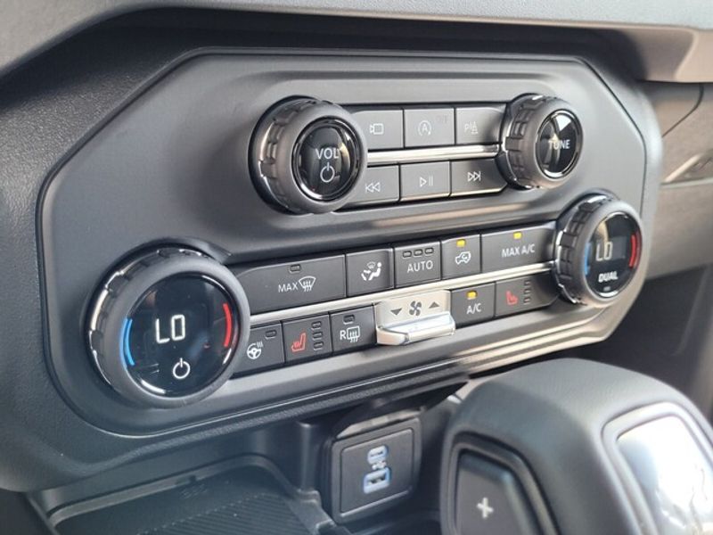 2025 Ford Bronco Outer Banks photo 19