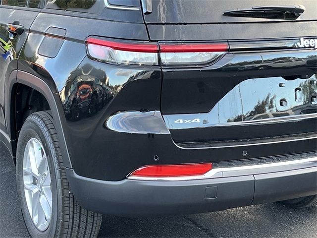 2025 Jeep Grand Cherokee Laredo X photo 4