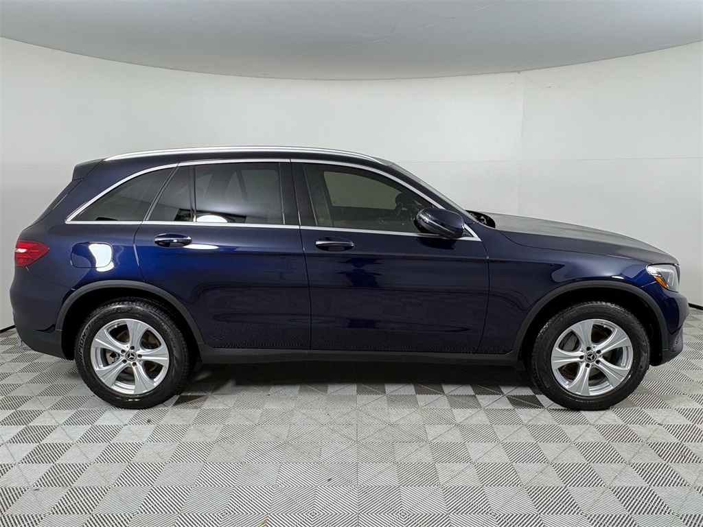2017 Mercedes Benz GLC 300 4MATIC photo 3