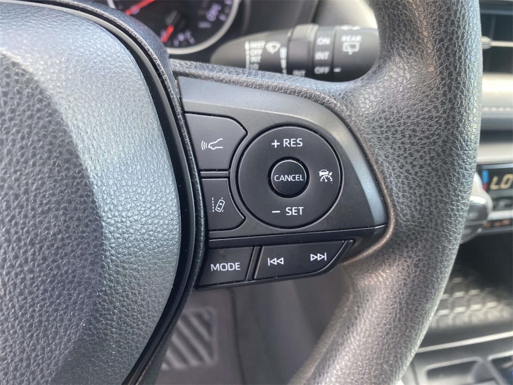 2022 Toyota RAV4 XLE photo 25