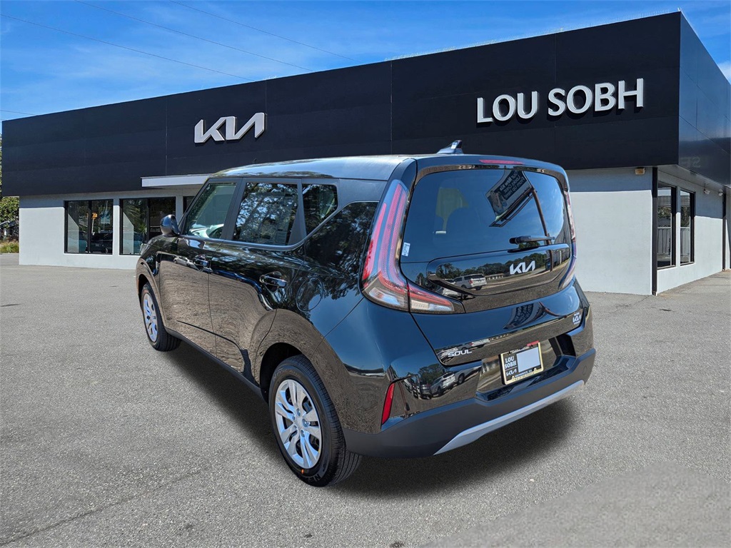 2025 Kia Soul LX photo 3