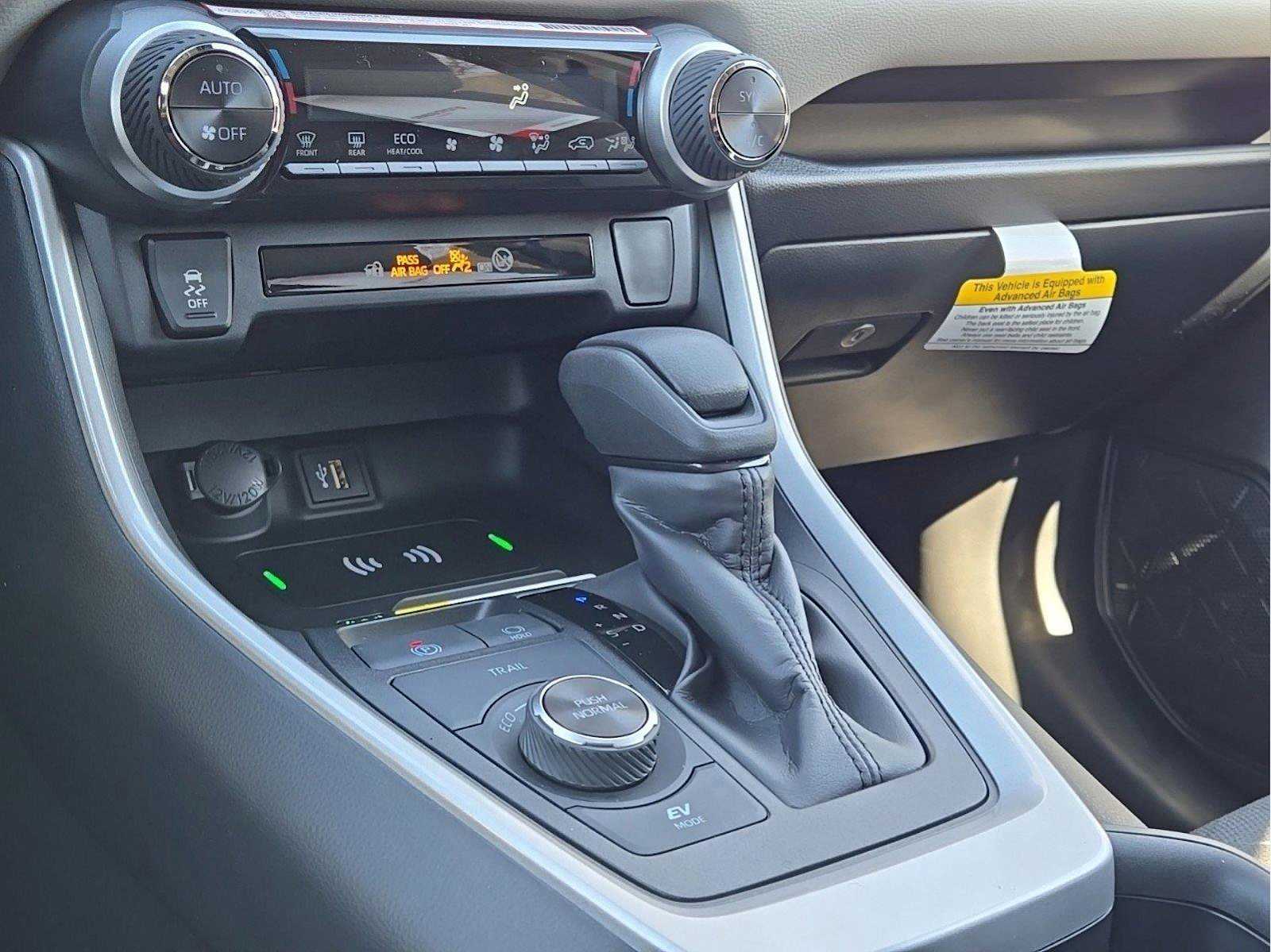 2025 Toyota RAV4 Hybrid XLE photo 24
