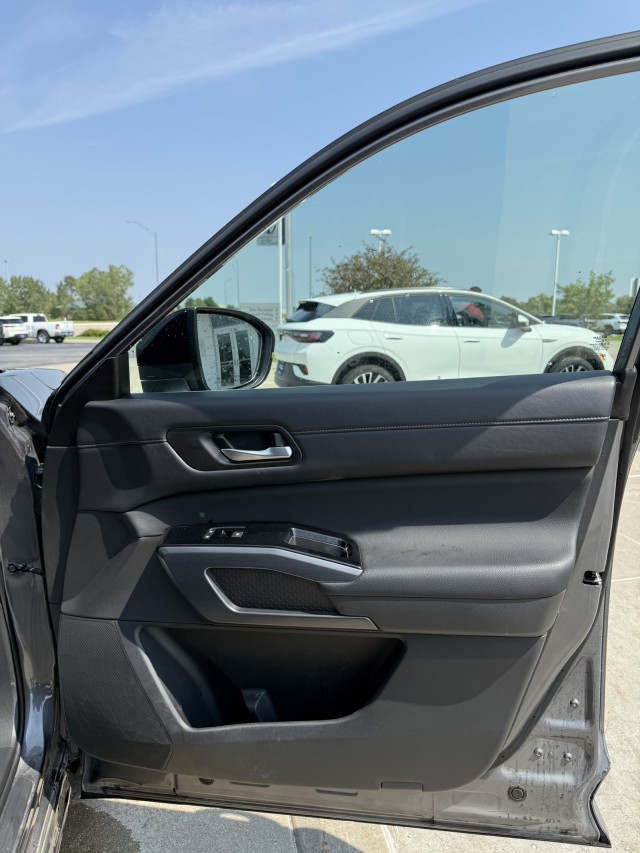 2024 Nissan Pathfinder SL photo 31
