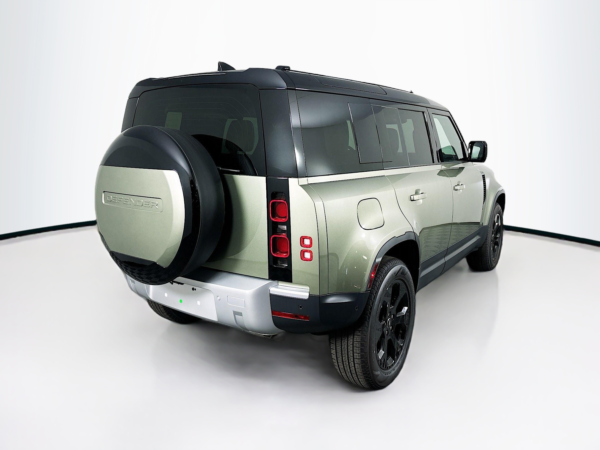 2025 Land Rover Defender 110 S photo 5