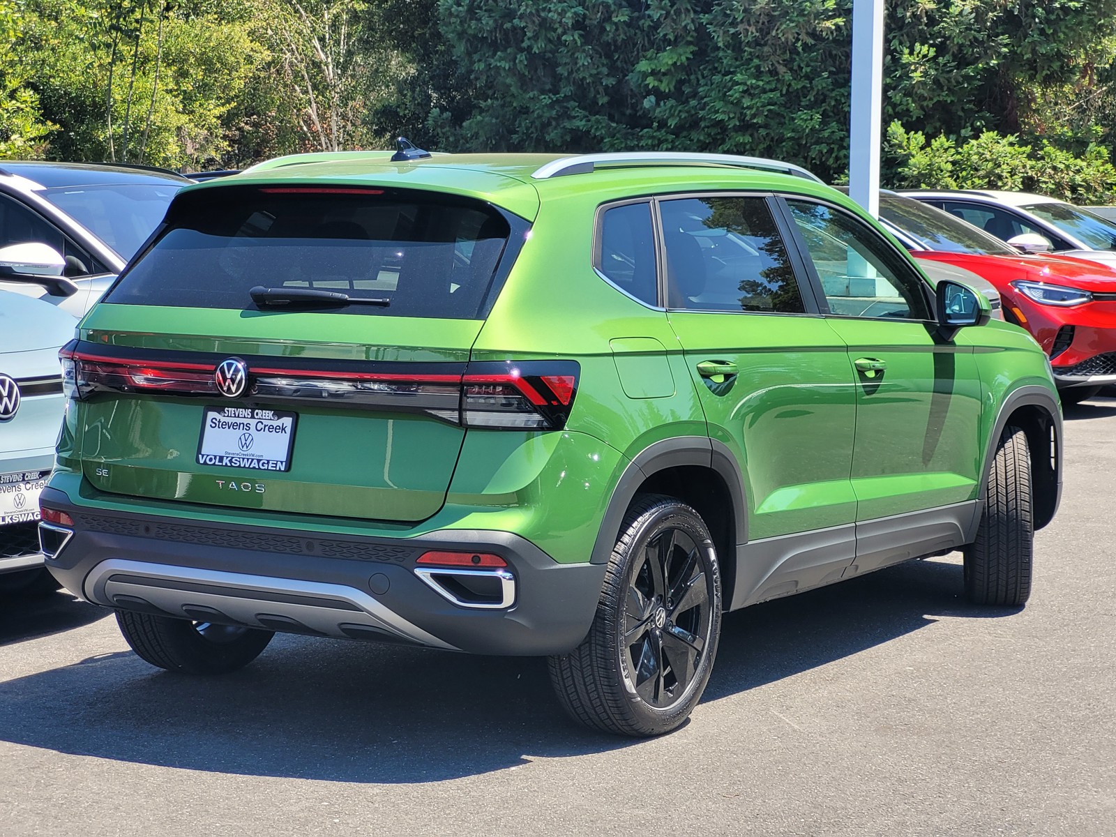 2025 Volkswagen Taos SE photo 4
