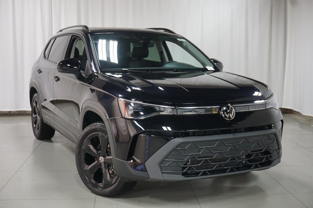 2025 Volkswagen Taos SE photo 3