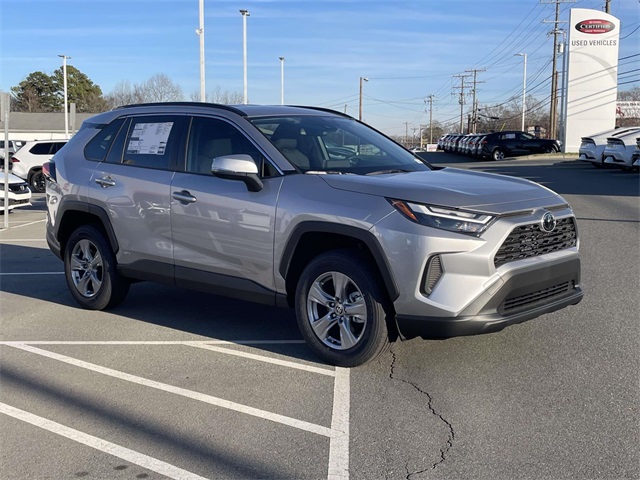 2025 Toyota RAV4 LE's photo