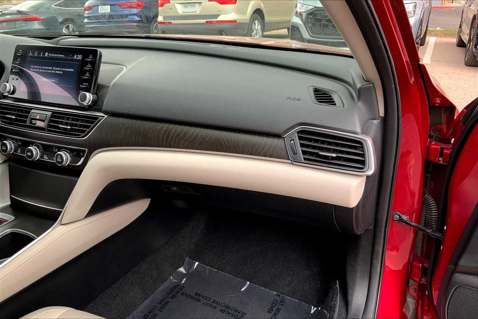 2022 Honda Accord Touring photo 17