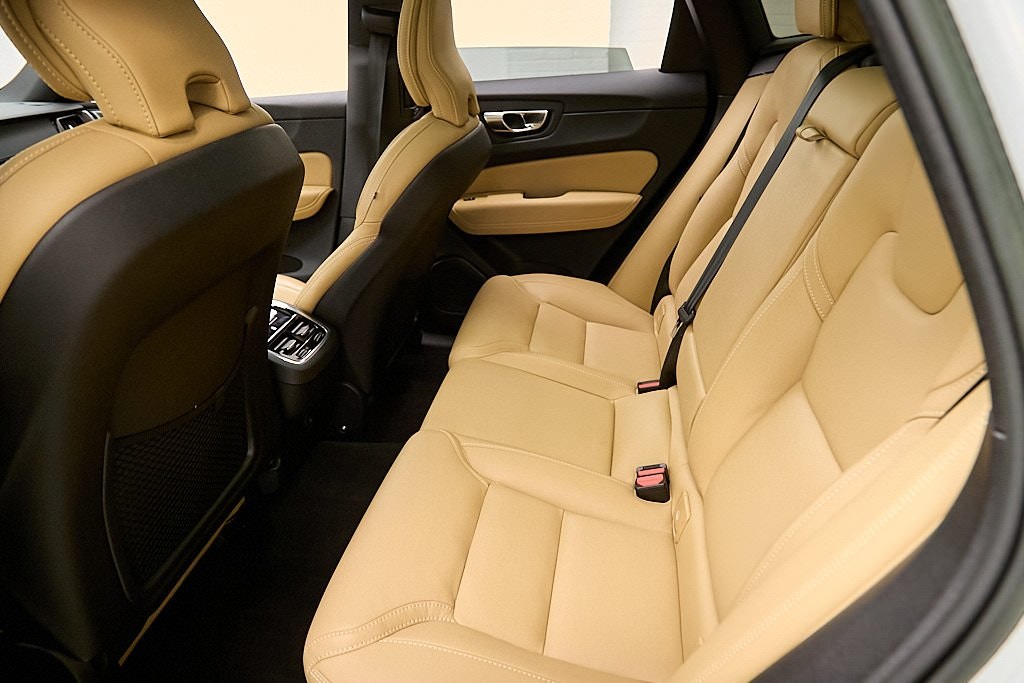 2023 VOLVO XC60 - Image 25