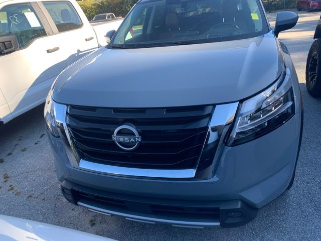 2024 Nissan Pathfinder Platinum photo 4